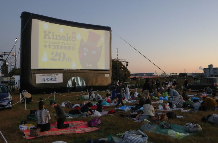 野外上映ミズベリングシアター